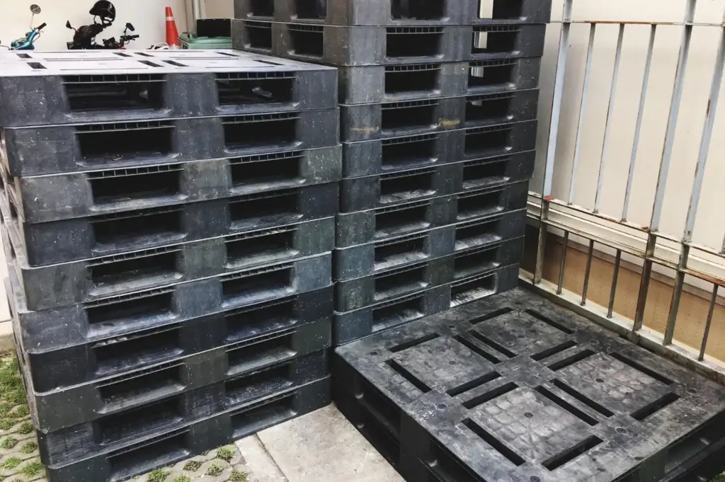 plastic pallets
